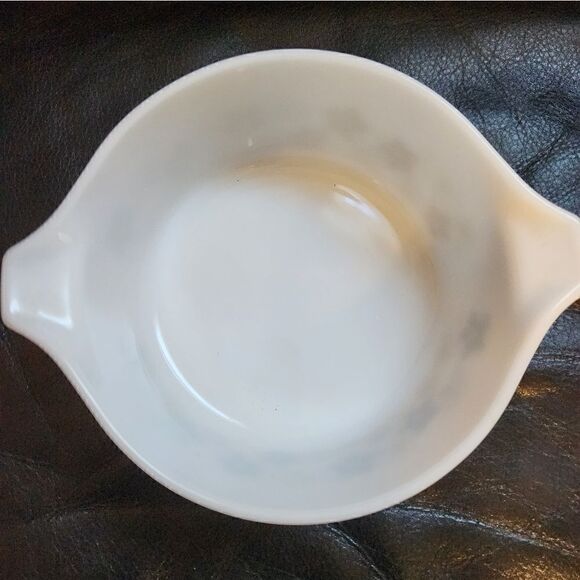 Vintage Pyrex “Spring Blossom” #472 Cinderella Casserole Dish 1 1/2pt - Picture 2 of 3